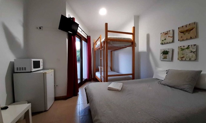 Hornachuelos Apartment | Holiday home with garden and gazebo