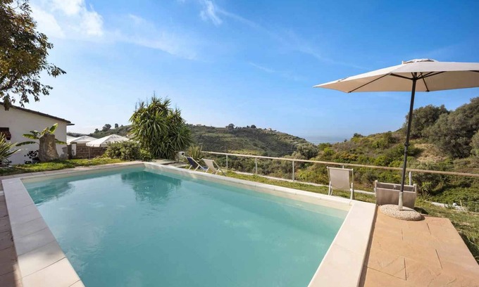 Pompeiana House | Holiday home with garden and parking