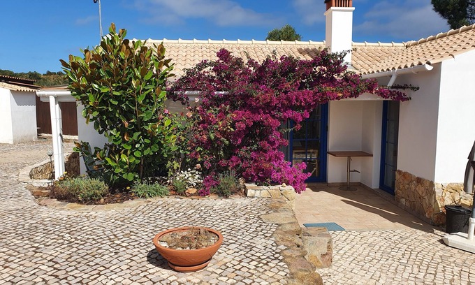 Monte dos Cairos House | Holiday home with garden and pool, quietly located in a nature reserve