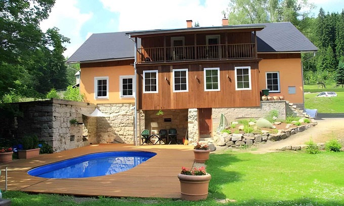 Korenov House | Holiday home with outdoor pool at Forest