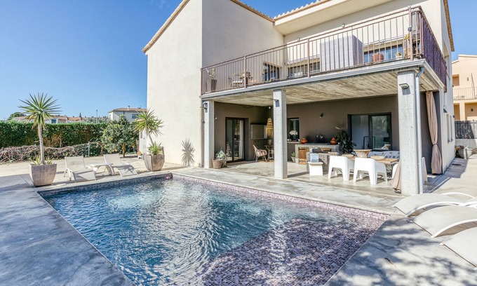 Perelada House | Holiday Home with Pool and in a Golf Zone