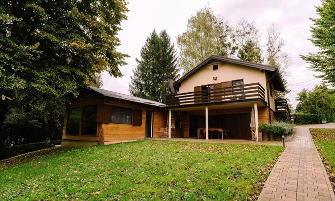 Oroslavje House | Holiday Home with private garden and hot tub