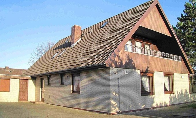 Stinteck Apartment | Holiday house with large garden, covered terrace, near the beach,
