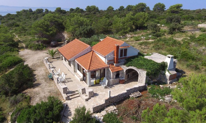 Cove Makarac (Milna) House | Holiday house Gornje Selo for 1 - 7 persons with 4 bedrooms - Holiday house