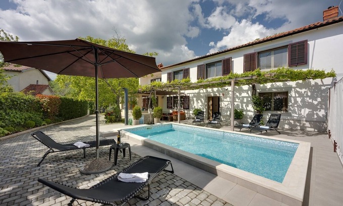 Lupoglav House | Holiday House Planik