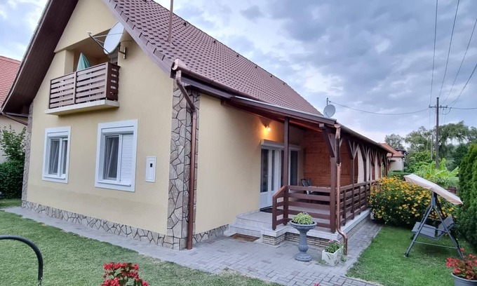 Balatonmariafurdo House | Holiday house Balatonmáriafürdõ for 1 - 6 persons with 3 bedrooms - Twin house