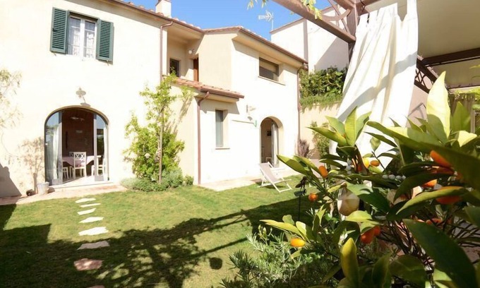 Aiale House | Holiday house Lari for 1 - 8 persons with 3 bedrooms - Holiday home