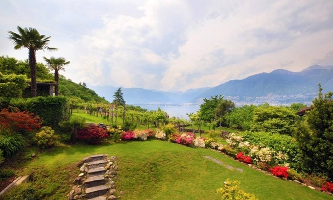 Magadino House | Holiday house Magadino for 1 - 5 persons with 3 bedrooms - Twin house