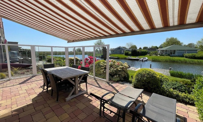 Makkum House | Holiday house Makkum FR for 1 - 5 persons with 2 bedrooms - Twin house