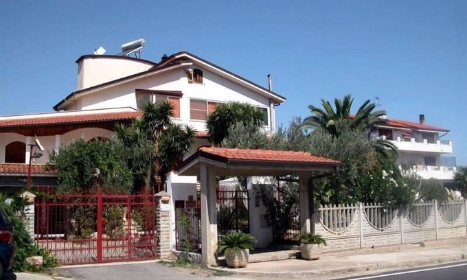 Montepaone Lido House | Holiday house Montepaone for 1 - 6 persons with 3 bedrooms - Holiday home