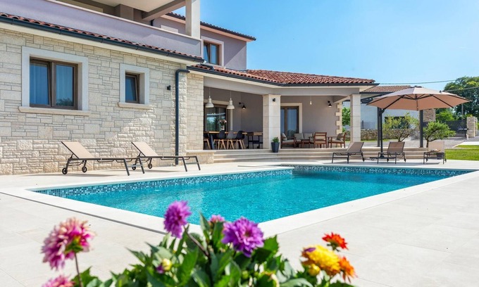 Sumber House | Holiday house Nedescina for 1 - 8 persons with 3 bedrooms - Holiday home
