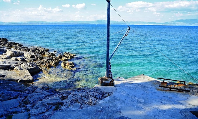 Necujam House | Holiday house Villa Marijeta - 20 m from sea: - Stomorska, Island Solta, Croatia