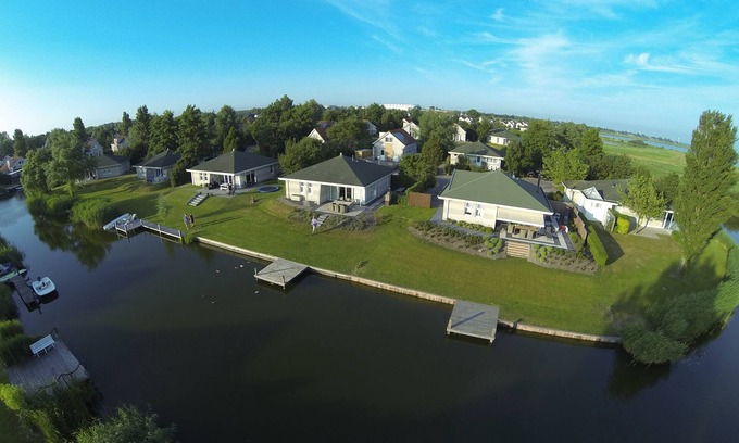 Makkum House | Holiday house with jetty, internet, digital TV, sauna