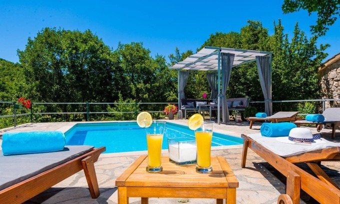 Zmijavci House | Holiday house Zmijavci for 6 - 8 persons with 3 bedrooms - Holiday house