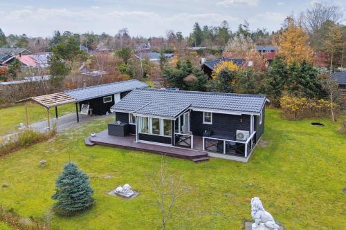 Hou House | Holiday Idyll Near Beach And City Life