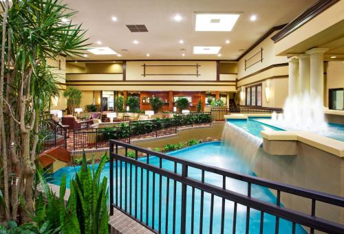Roselawn Finance Hotel | Holiday Inn Cincinnati-Eastgate by IHG