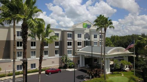 New Tampa Hotel | Holiday Inn Express and Suites Tampa I-75 at Bruce B. Downs by IHG