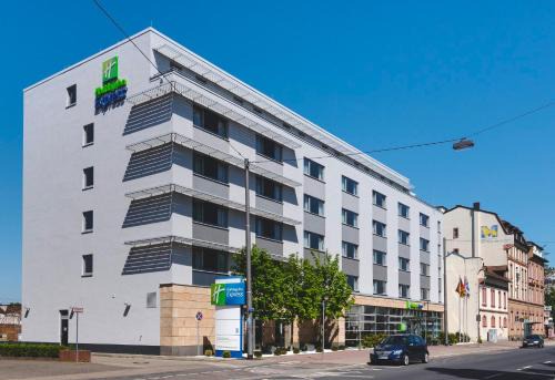 Gutleutviertel Hotel | Holiday Inn Express Frankfurt Messe by IHG