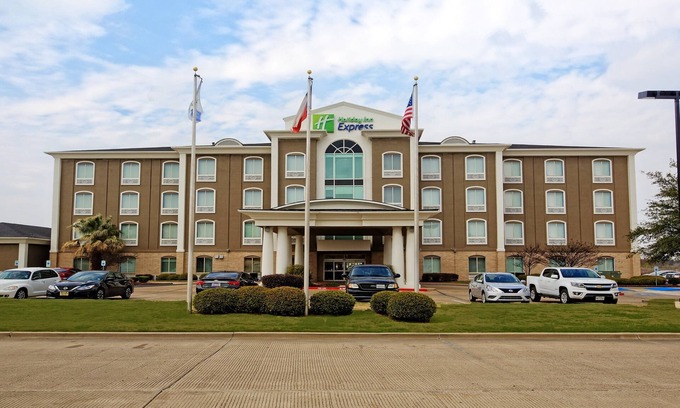 Corsicana Hotel | Holiday Inn Express Hotel & Suites Corsicana by IHG