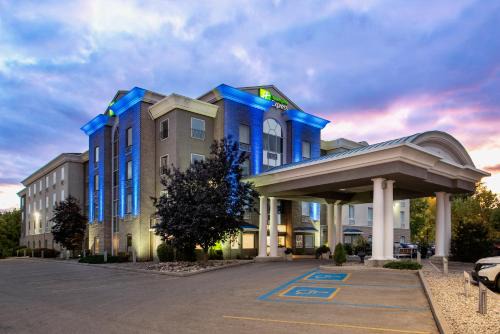 Saskatoon Downtown Hotel | Holiday Inn Express Hotel & Suites Saskatoon by IHG