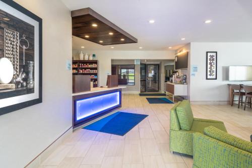 Howe Hotel | Holiday Inn Express Hotel Howe/Sturgis by IHG