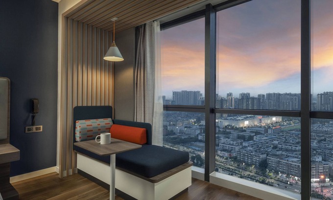 Dongpo District Hotel | Holiday Inn Express Meishan Dongpo by IHG
