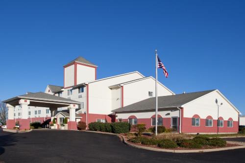 Mount Vernon Hotel | Holiday Inn Express Mt. Vernon by IHG
