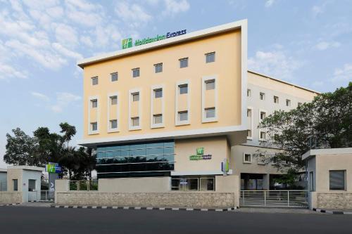 Pimpri Colony Hotel | Holiday Inn Express Pune Pimpri by IHG