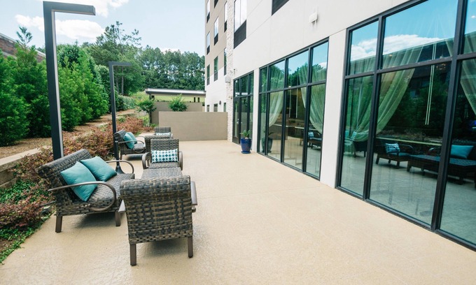 Sand Ridge Hotel | Holiday Inn Express & Suites Birmingham - Homewood by IHG