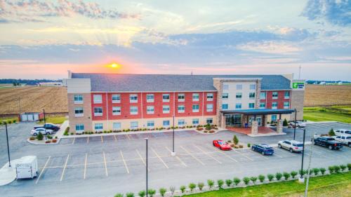 Remington Hotel | Holiday Inn Express & Suites - Remington by IHG