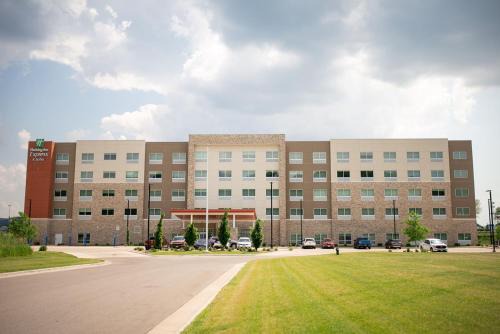 Onalaska Hotel | Holiday Inn Express & Suites Onalaska - La Crosse Area by IHG