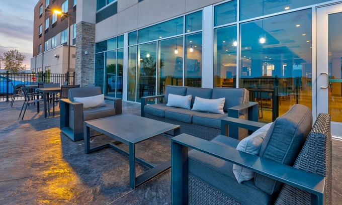 Cedar Springs Hotel | Holiday Inn Express & Suites Cedar Springs – Grand Rapids N by IHG