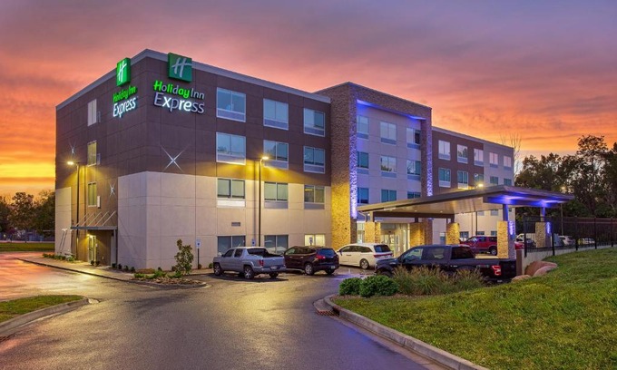 Williamsburg Hotel | Holiday Inn Express Williamsburg by IHG