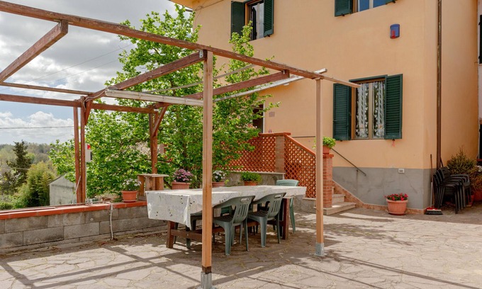 Montopoli in Val d'Arno Apartment | Holiday Apartment "Tana Rosa" with Private Terrace & Wi-Fi