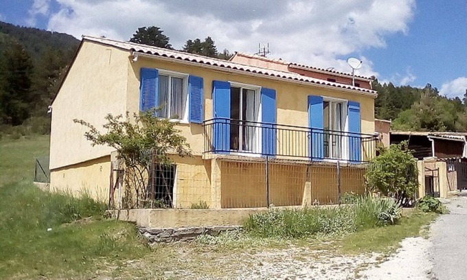 La Mure Argens Villa | Holiday rental terrace near the lake with all comfort