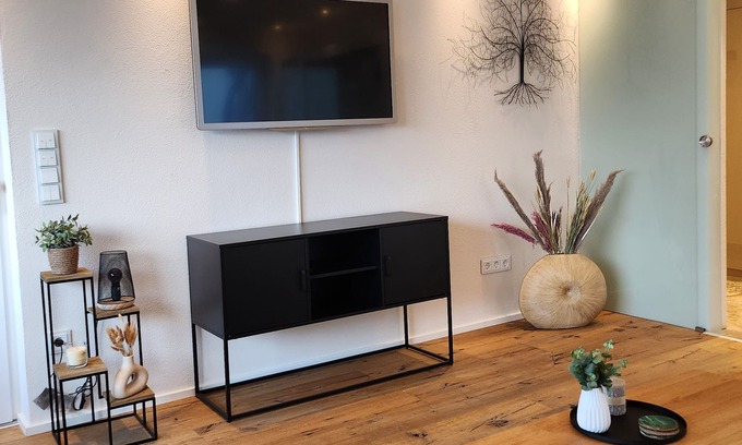Rollfeld House | Hollands vacation home Quiet location | whole house | 24h self check in | hiking trails