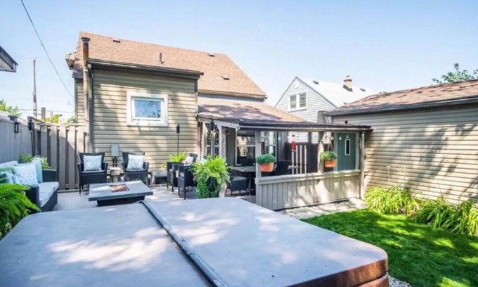 Hamilton House | Holliday Oasis w/Hot Tub!