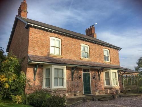 Marchwiel Bed & Breakfast | Hollies Farm B&B