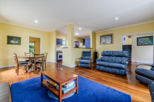 Emu Point House | Holly's Beach House by the BnB Collection