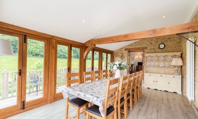 Witney House | Hollyhock House. Sleeps 10, Idyllic Cotswold Cottage, Arctic Cabin, playground.
