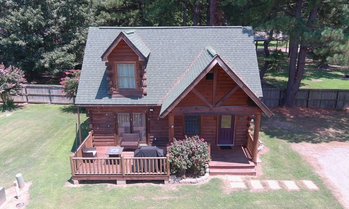Heber Springs Cabin | Hollyn's House: 2 BR, 1 BA Cabin or Bungalow in Heber Springs, Sleeps 4