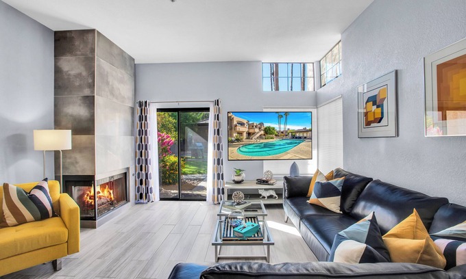 Canyon Sands Condo | Hollywood Glam Hideaway