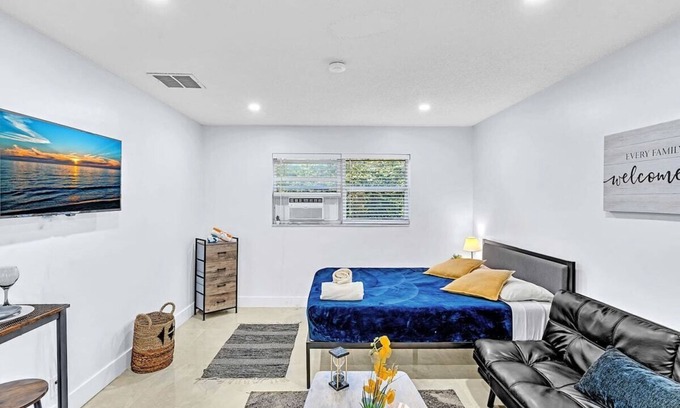 Little Ranches House | Hollywood Large Studio Close to Beach & Casino LB3