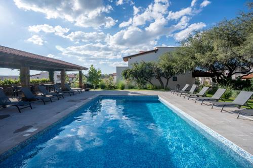 San Miguel de Allende House | HOLT Nueva Escondida 3BR - Pool, Parking & Patios
