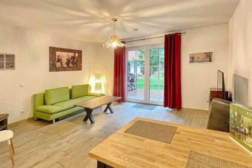 Burg-Kauper Apartment | Holzfäller Baum 2