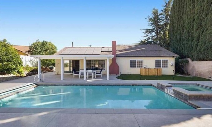 Thousand Oaks House | Home Away From Home