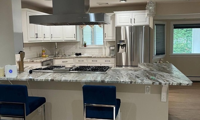 Dix Hills House | Home away from Home!! 5 minutes away from the restaurants and shopping plazas.