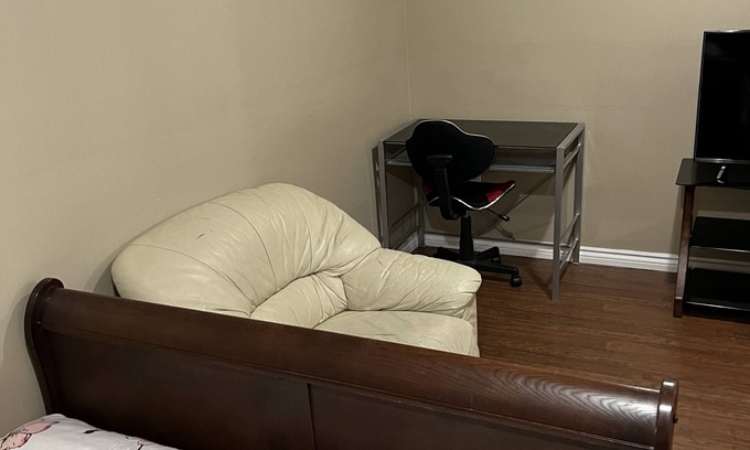 Bowmanville Apartment | Home away from home family get away