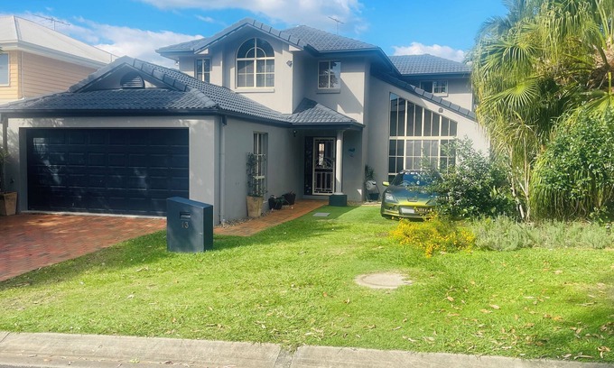 Mansfield House | Home Away From Home! Large executive home with pool.