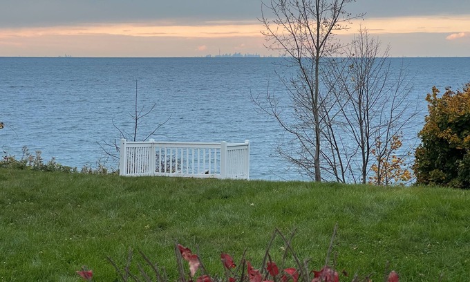 Town of Porter Villa | Home Away on Lake Ontario